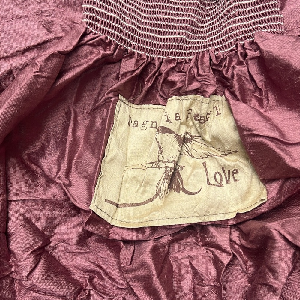 Magnolia pearl top gorgeous🧚🏻🧚🏻raspberry color with pearl buttons